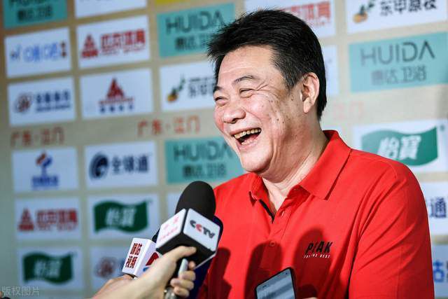 第48分钟，曼联的反击机会，拉什福德外脚背传中，加纳乔过掉马丁内斯扫射破门。